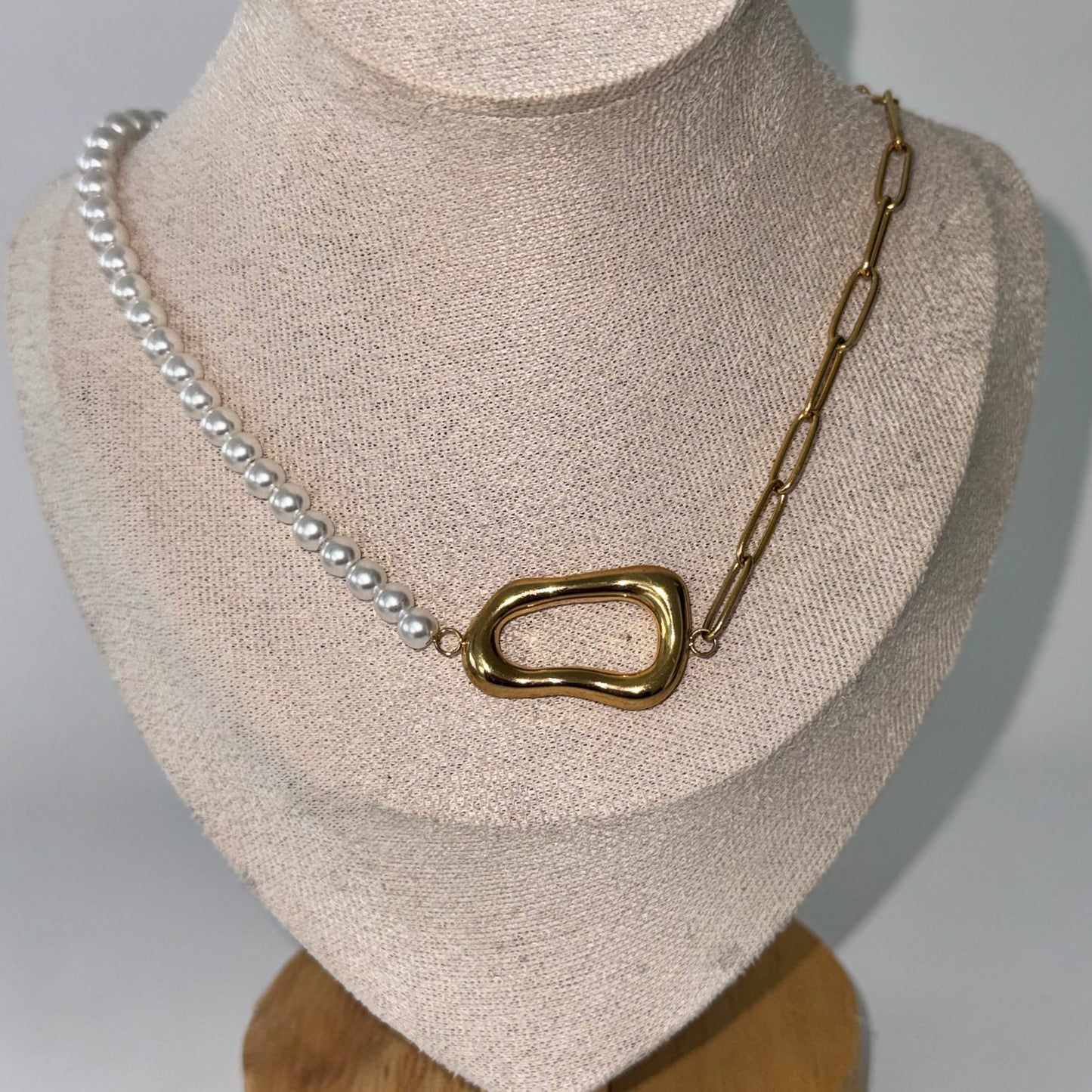 LÚA NECKLACE