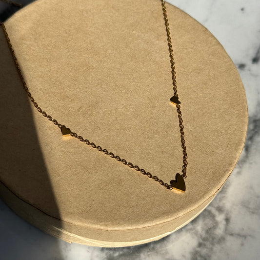 SIMPLE HEART-SHAPED NECKLACE